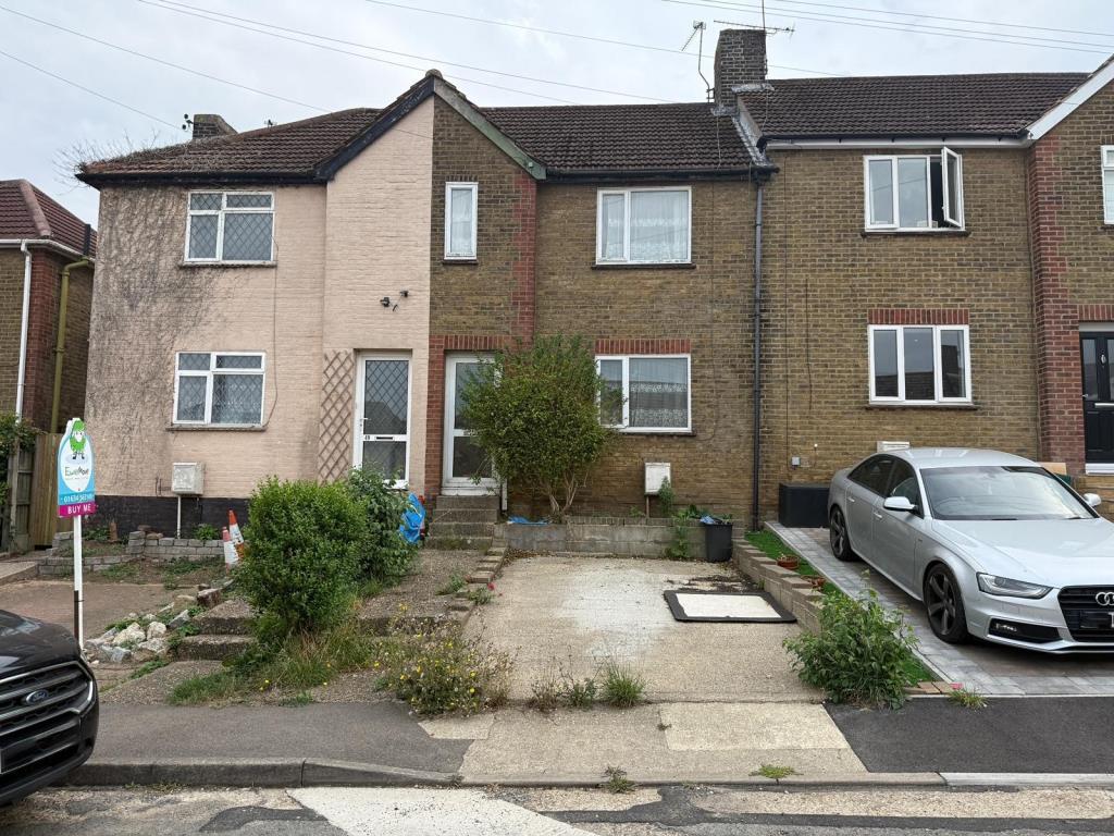 Lot: 50 - MID-TERRACE HOUSE FOR IMPROVEMENT - Mid-terrace house with parking